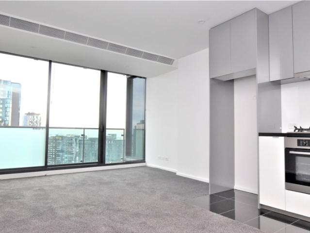 SPACIOUS 1 BED 1 BATH APARTMENT LOCATED IN THE HEART OF SOUTHBANK