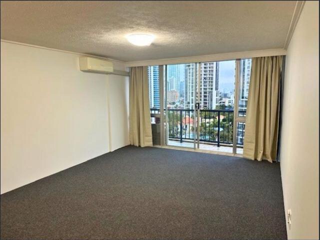 Spacious 1 Bed with Ocean & Skyline Views