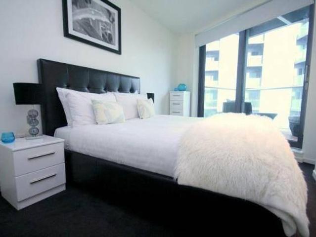 Spacious 1 Bed with Pool, Gym, Spa | Canary Wharf