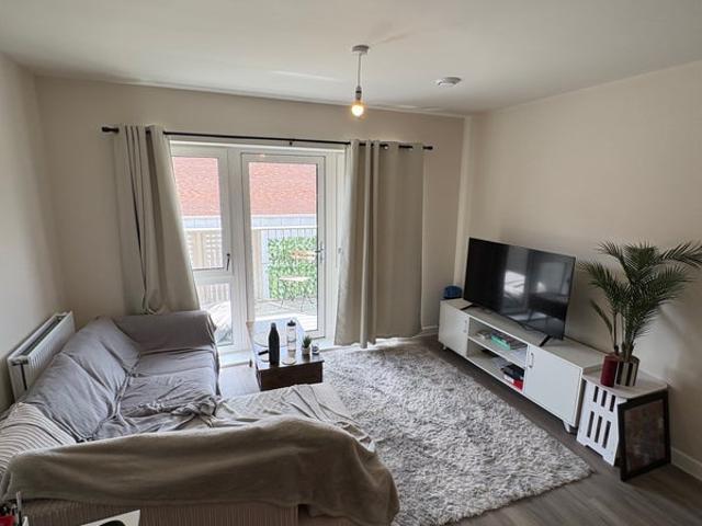 Spacious 1 bed flat bills inc! for 3 month let