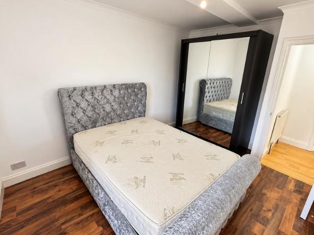 Spacious 1 Bed Flat | Prime Whitechapel Location