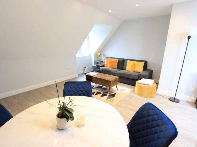 Spacious 1 Bed Flat TO LET in North Finchley N12 Close to WOODSIDE PARK. AVAIL LATE MAY