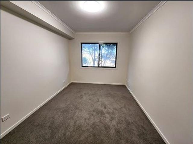 SPACIOUS 1 BED + STUDY WITH PARKING, PARK VIEWS W/POOL, GYM, SPA