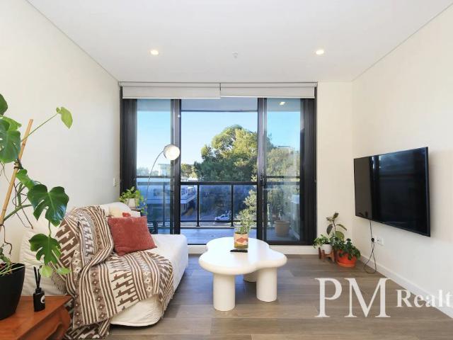 SPACIOUS 1 BEDROOM AND STUDY IN THE HEART OF MASCOT
