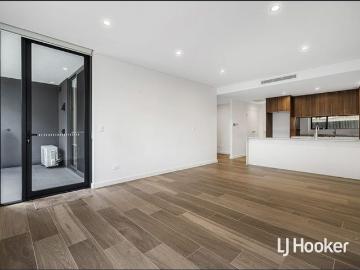 Spacious 1 Bedroom Apartment Available Now!