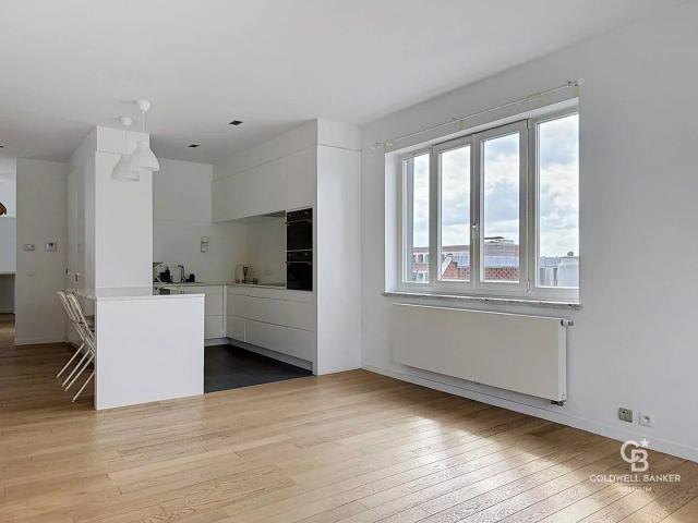 Spacious 1 bedroom apartment approx. 79 m² / Near Place St