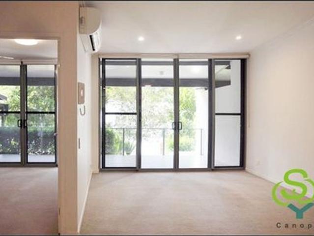SPACIOUS 1 BEDROOM APARTMENT GROUND LEVEL WITH SEPARATE ACCESS AND GARDEN VIEW! 1 BRM 1 BTH 1 Carspace!