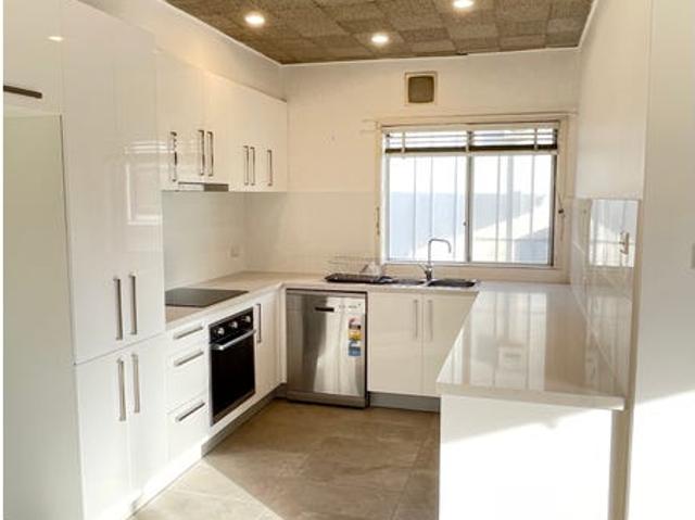 SPACIOUS 1 BEDROOM APARTMENT IN BOUTIQUE BLOCK