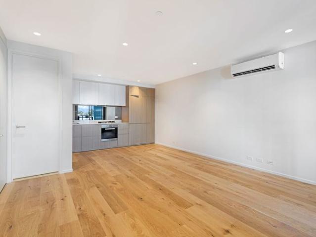 Spacious 1 Bedroom Apartment in Prime Location