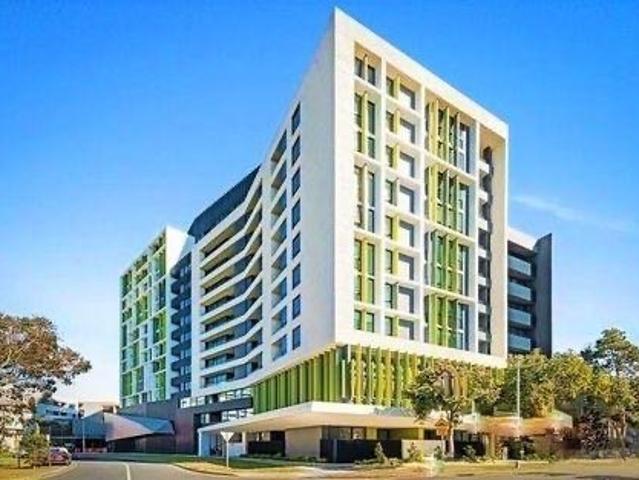 Spacious 1 Bedroom Apartment in Prime Parkville Location