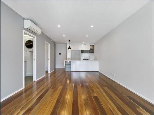 Spacious 1 Bedroom Apartment in South Brisbane with Separate Office/MPR Room