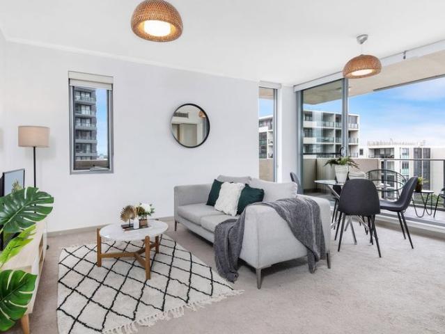 Spacious 1 Bedroom Apartment | Large Balcony | Prime Rhodes Location