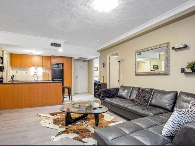 Spacious 1 Bedroom Apartment unfurnished