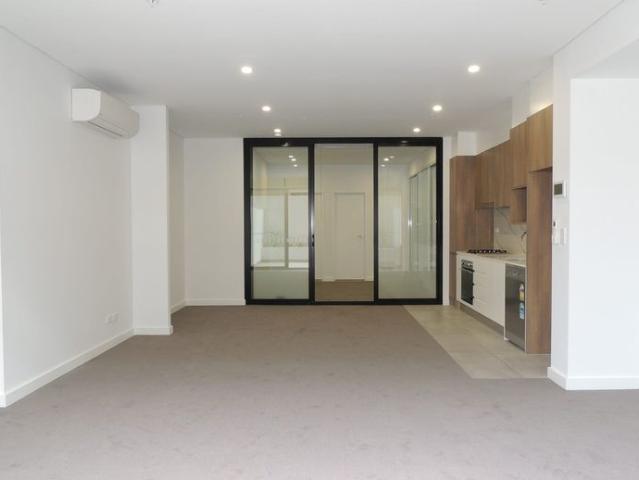Spacious 1 Bedroom Apartment With Courtyard