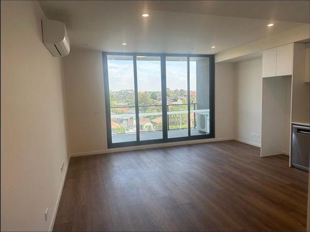 Spacious 1 bedroom apartment with City Views