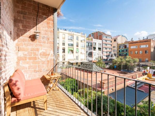 Spacious 1 Bedroom Apartment with a Private Balcony in the Centre of Eixample