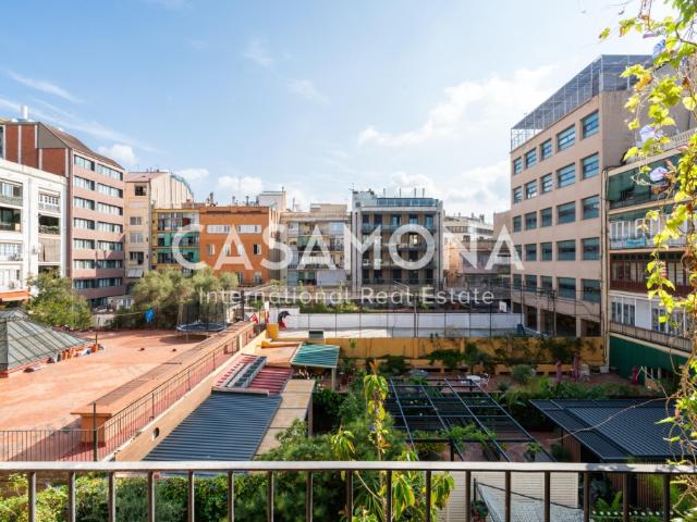Spacious 1 Bedroom Apartment with a Private Balcony in the Centre of Eixample