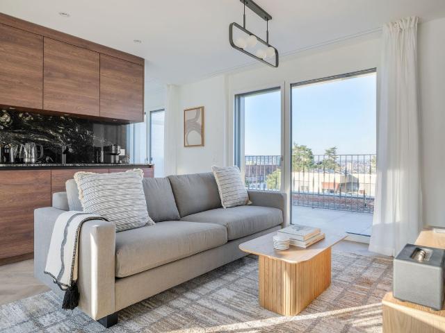 Spacious 1 Bedroom Apartment with Balcony Views in Friesenberg, Zurich Amsterdam Apartments for Rent