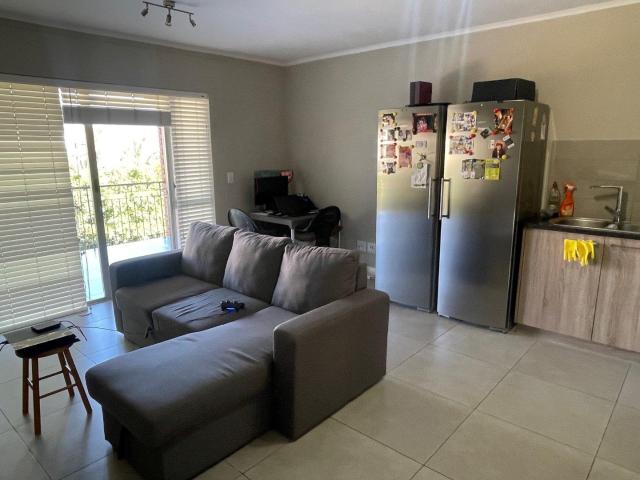 Spacious 1 Bedroom Apartment with Balcony in Mayfair, Century City