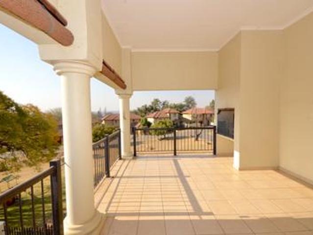 spacious 1 bedroom apartment with ga.