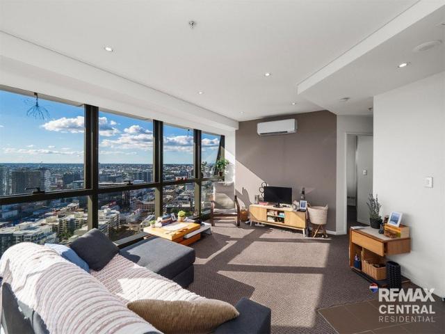 SPACIOUS 1 BEDROOM APARTMENT WITH EXTENSIVE VIEWS