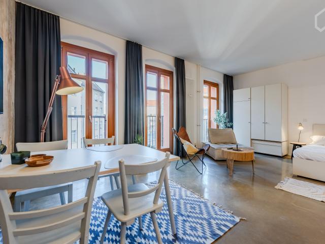 Spacious 1 bedroom apartment with home like furnishings in the center of Berlin Friedrichshain