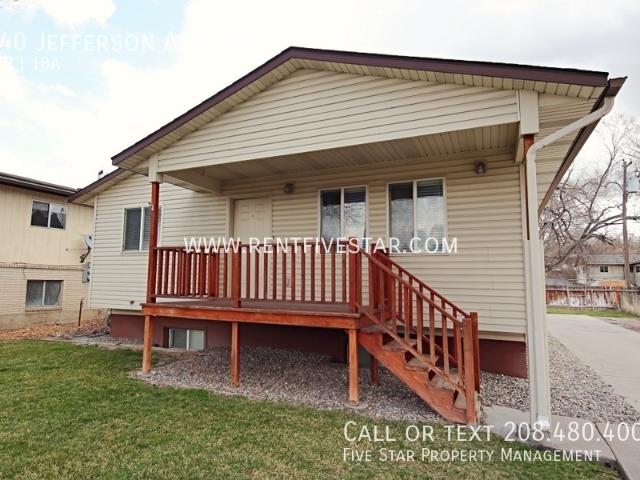 Spacious 1 Bedroom Apartment with Off Street Parking! Visit rentfivestar.com for details