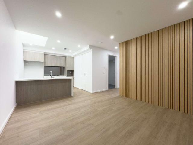 Spacious 1 Bedroom Apartment with Large Multipurpose Space