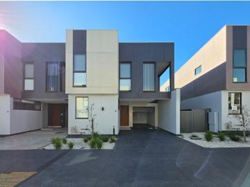 Spacious 1 Bedroom Apartment with Large Multipurpose Space