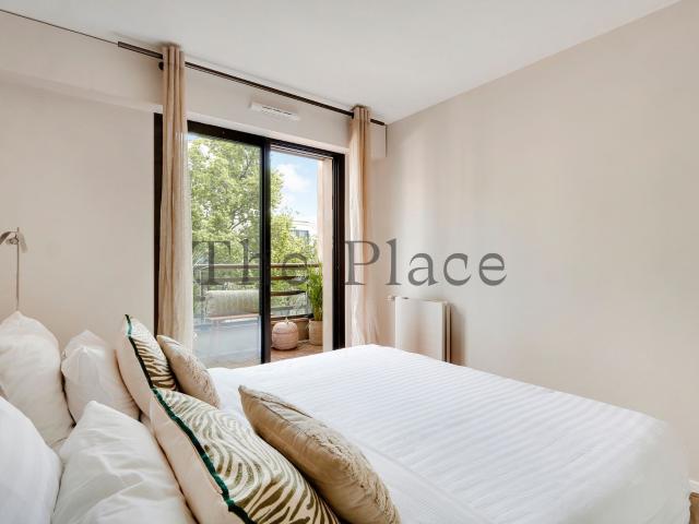 Spacious 1 bedroom apartment with terrace and parking near La défense