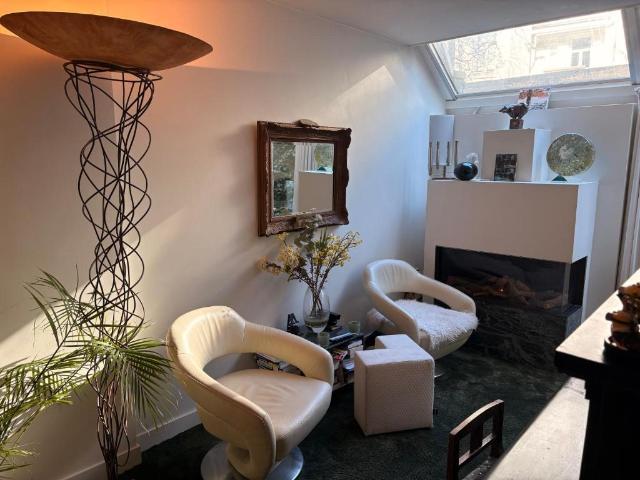 Spacious 1 Bedroom Apartment 80 m² with Terrace in Oud Zuid, Amsterdam