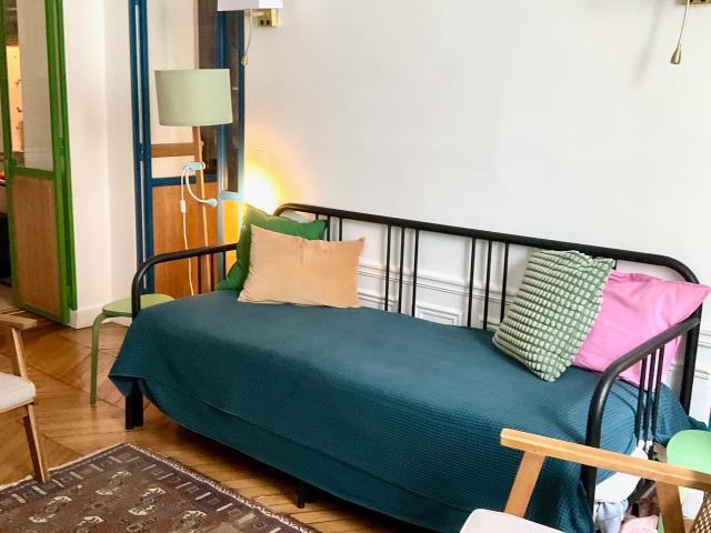 Spacious 1 bedroom ground floor apt in 9th district of Paris, Paris Amsterdam Apartments for Rent