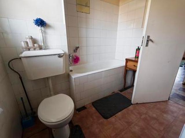 spacious 1 bedroom ground floor flat.