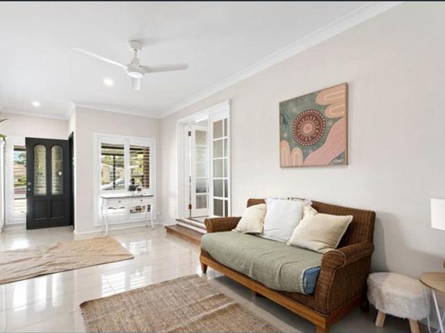 Spacious 1 Bedroom Flat Great Location!