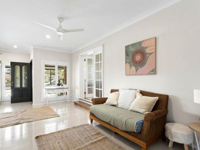 Spacious 1 Bedroom Flat Great Location!