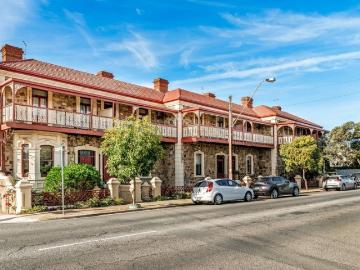 Spacious 1 Bedroom Unit in the Heart of Semaphore