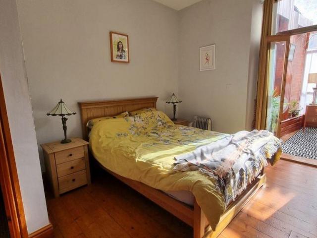 Spacious 1 Bedroom Flat, Portland Street 1 bed flat to rent £800 pcm £185 pw