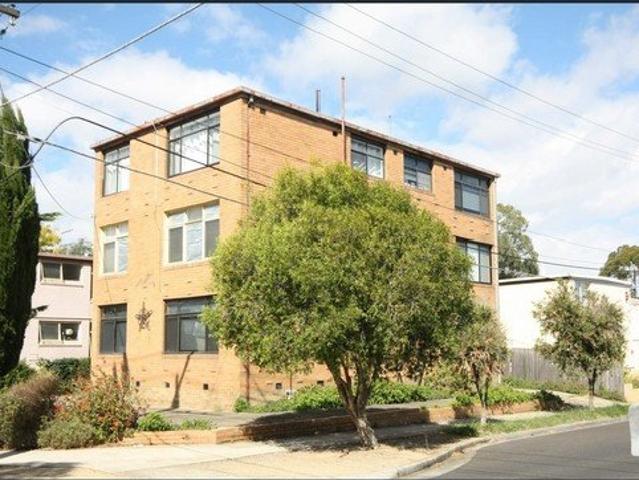 Spacious 1 Bedroom in Convenient Location