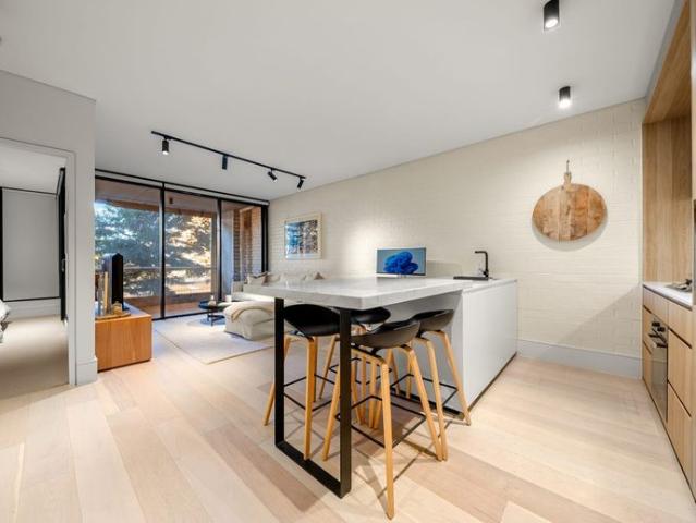 Spacious 1 bedroom opportunity in convenient lifestyle location!