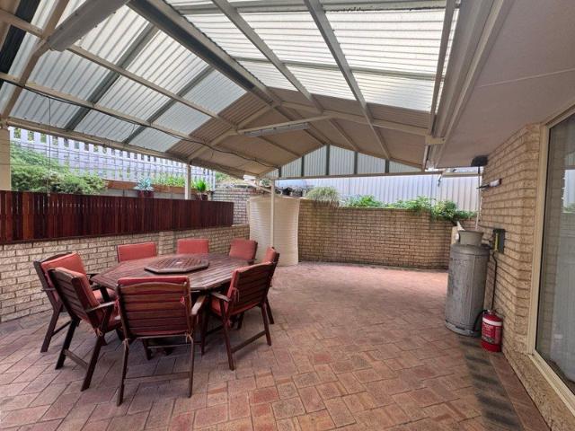 Spacious 1 Bedroom Studio Private & Low Maintenance