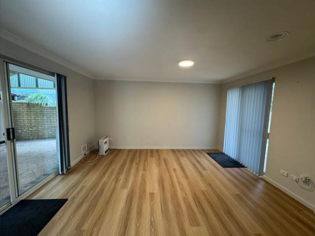Spacious 1 Bedroom Studio Private & Low Maintenance