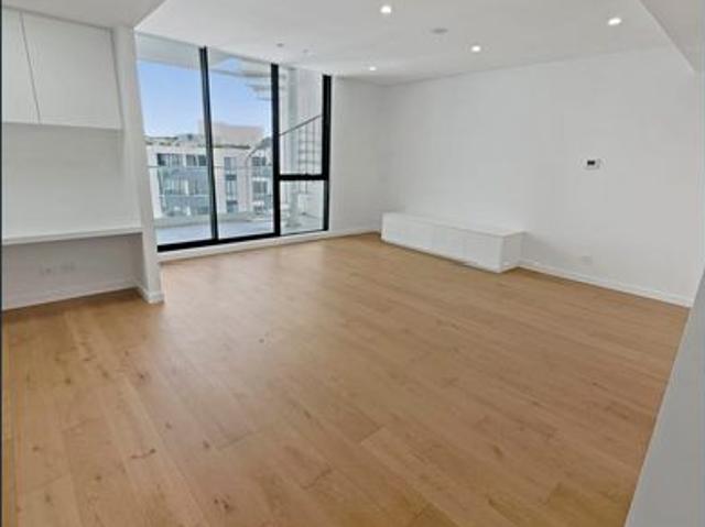 Spacious 1 Bedroom + Study | Private Rooftop Terrace