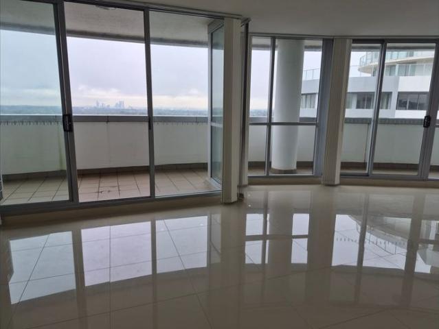 Spacious 1 Bedroom Plus Study Apartment Convenience Plus 4 Weeks Rent Free
