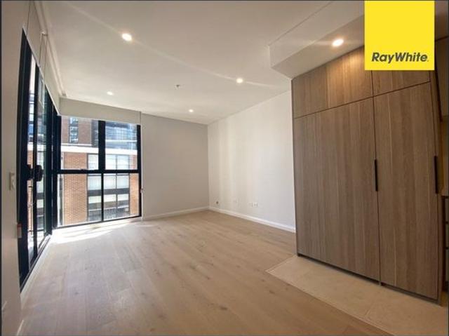 Spacious 1 Bedroom with convenience
