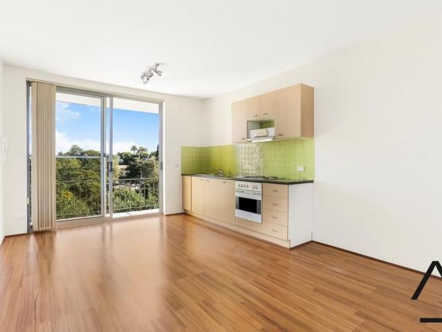 Spacious 1 bedroom with leafy outlook