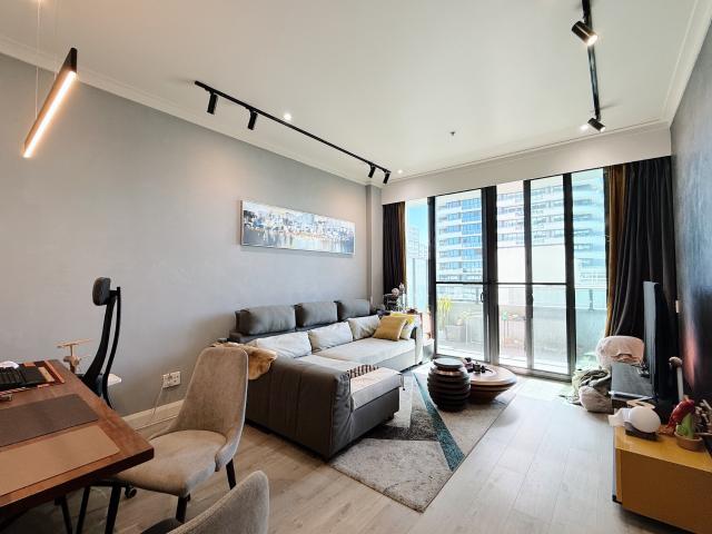 Spacious 1 bedroom & Timberfloor Throughout! & HUGE layout! & Super convenient location with easy access to everything