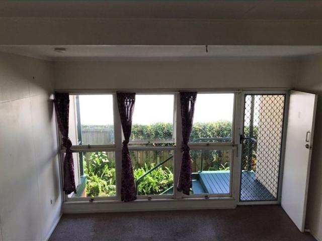 SPACIOUS 1 BEDROOM UNIT