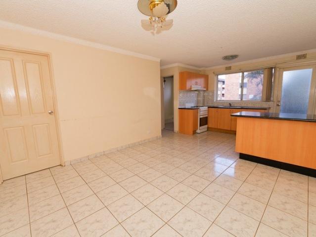 Spacious 1 Bedroom Unit Prime Liverpool Location
