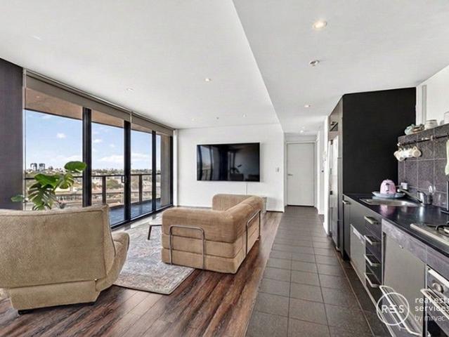 Start Your Yarra's Edge Journey with Space and Bay Views
