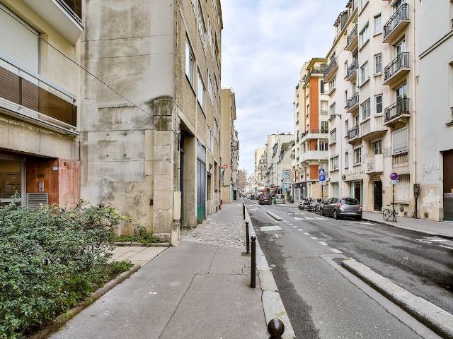 Spacious 1BR Apartment for 4 with AC in the 11th Arrondissement, Paris Amsterdam Apartments for Rent